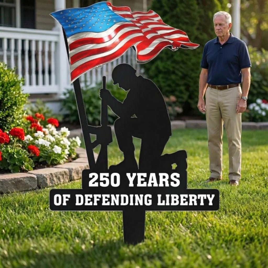 🏡 Honoring 250 Years of Liberty – Patriotic Garden Stake, Kneeling Soldier with American Flag 🎆✨